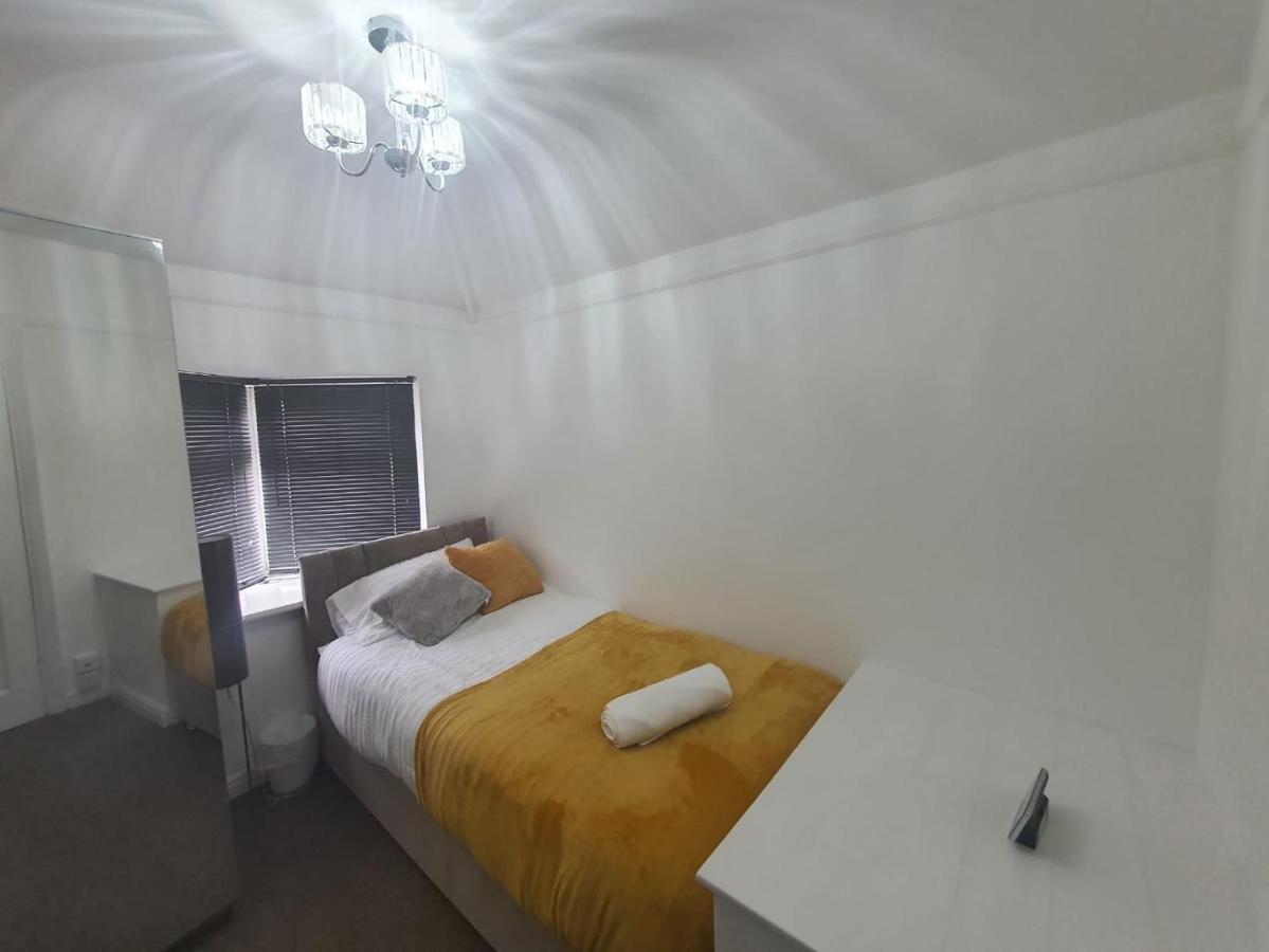 Stylish And Homey 3 Bedroom House With Free Parking & Wi-Fi Minworth Exterior foto